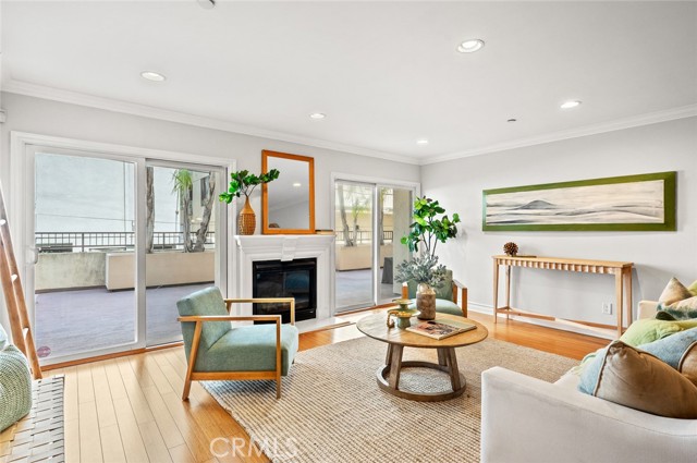 1828 Glendon Avenue, Los Angeles CA: https://media.crmls.org/medias/d13bdef2-3c08-4f42-aebe-62e045c68a7f.jpg