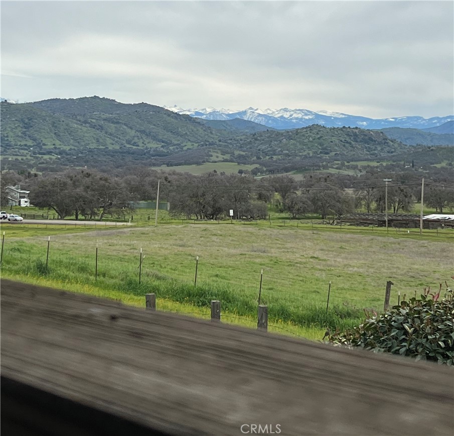 https://media.crmls.org/medias/d13d41dd-8380-42f1-97bf-75fd8e2d42f4.jpg?preset=X-Large