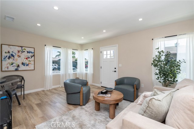 Detail Gallery Image 12 of 21 For 2241 Grand Ave, Long Beach,  CA 90815 - 4 Beds | 2 Baths