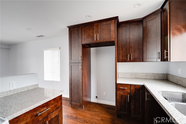 Detail Gallery Image 7 of 22 For 8241 Vantage Ave, North Hollywood,  CA 91605 - 3 Beds | 2 Baths