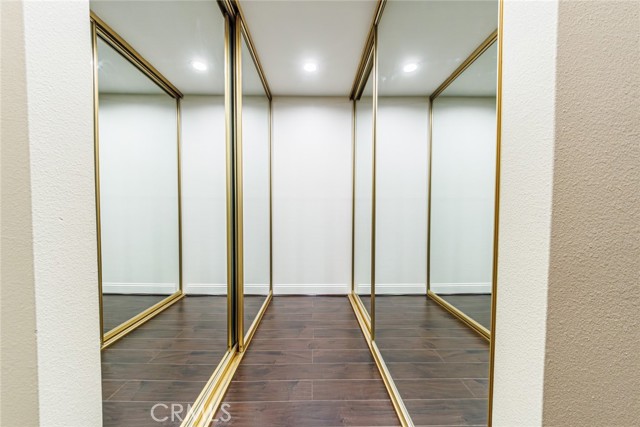 9549 Forbes Ave, Northridge CA: https://media.crmls.org/medias/d13ec5eb-225e-456e-a4ad-7dd6351a3c6b.jpg