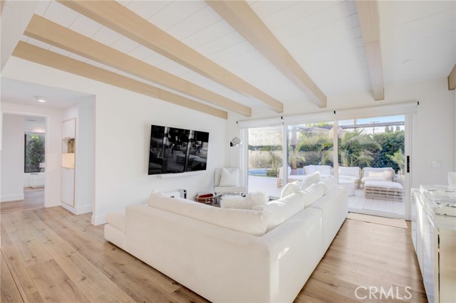 Detail Gallery Image 29 of 66 For 8161 Encino Ave, Northridge,  CA 91325 - 4 Beds | 3 Baths