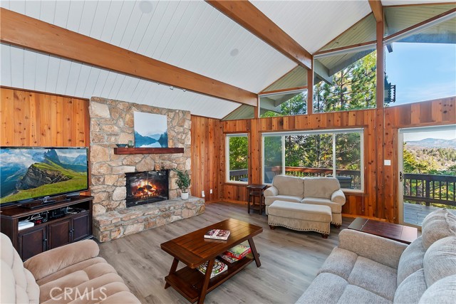 Detail Gallery Image 4 of 54 For 762 Zurich Dr, Lake Arrowhead,  CA 92352 - 4 Beds | 2/1 Baths