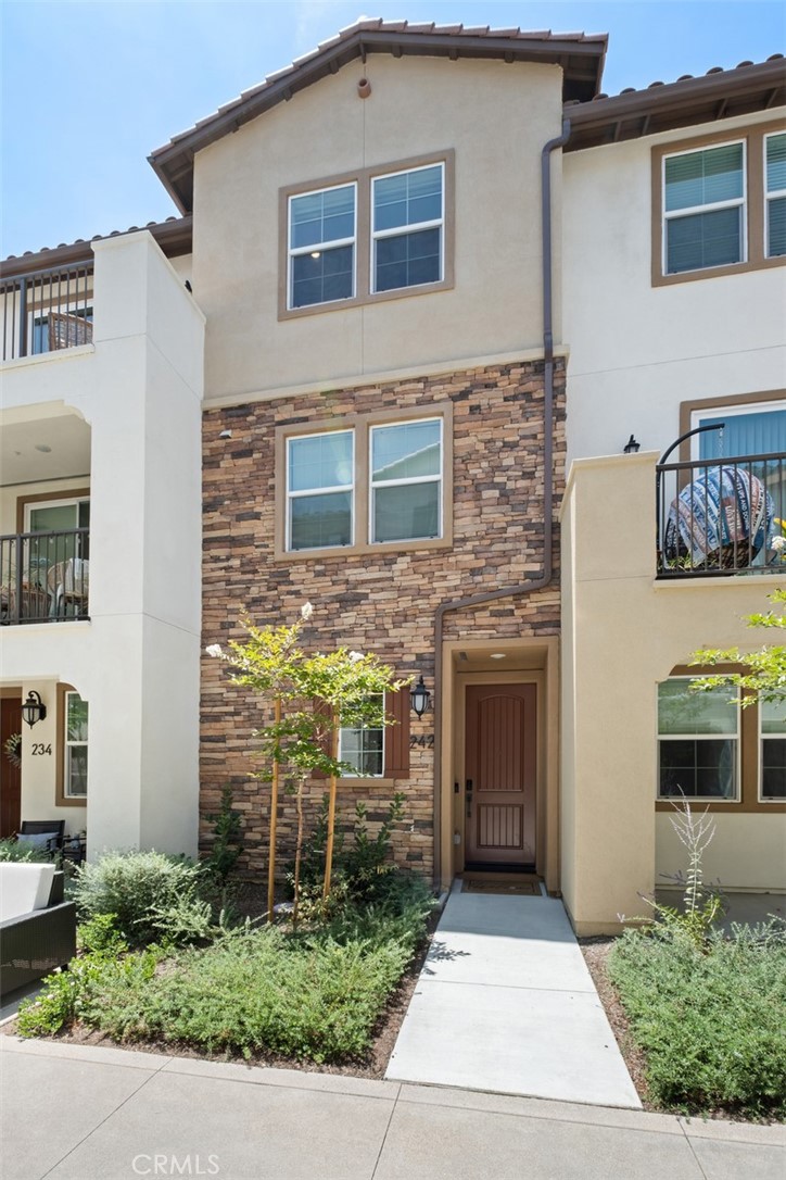 242 Niebla Ln