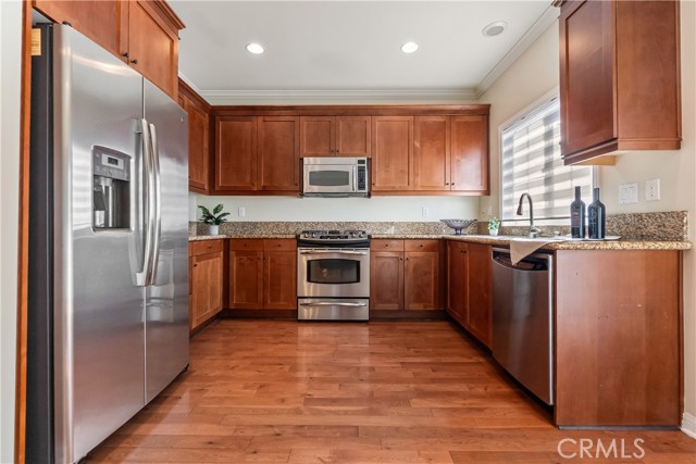 Detail Gallery Image 8 of 28 For 1021 Cravens #9,  Torrance,  CA 90501 - 3 Beds | 2/1 Baths