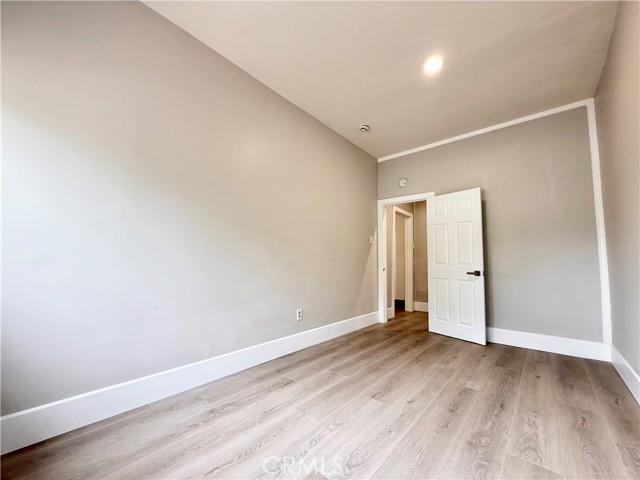 Detail Gallery Image 30 of 73 For 24204 Calvert, Woodland Hills,  CA 91367 - 6 Beds | 3 Baths