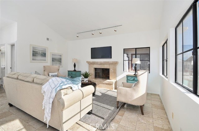 109 Guadalupe Avenue, Redondo Beach, California 90277, 4 Bedrooms Bedrooms, ,2 BathroomsBathrooms,Residential,Sold,Guadalupe,PV17120512