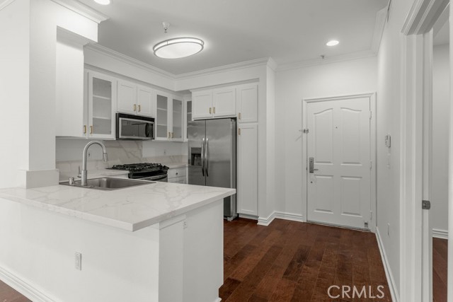 Detail Gallery Image 13 of 61 For 11504 Moorpark St #103,  Studio City,  CA 91602 - 3 Beds | 2/1 Baths