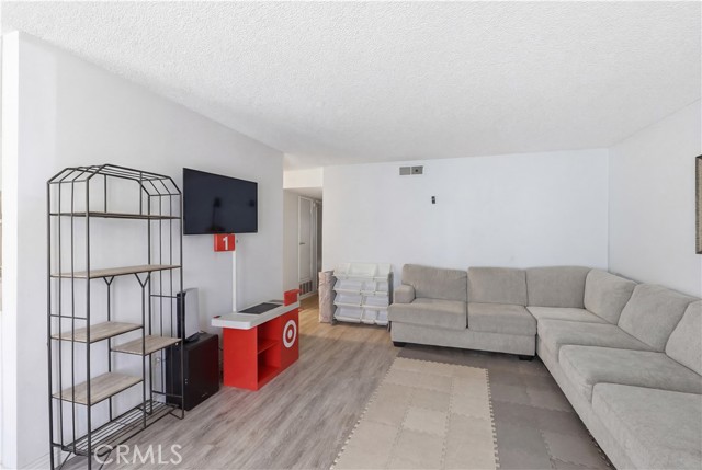 Detail Gallery Image 8 of 24 For 700 W La Veta #C7,  Orange,  CA 92868 - 2 Beds | 2 Baths