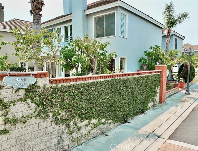 6225 Napoli Court, Long Beach CA: https://media.crmls.org/medias/d142339b-5aec-4fd7-9731-a6b400e7a59b.jpg