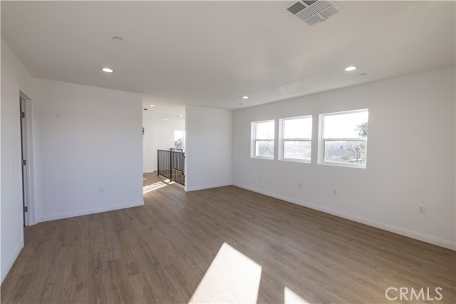 Detail Gallery Image 4 of 14 For 211 N Hathaway St #B,  Santa Ana,  CA 92703 - 2 Beds | 2 Baths