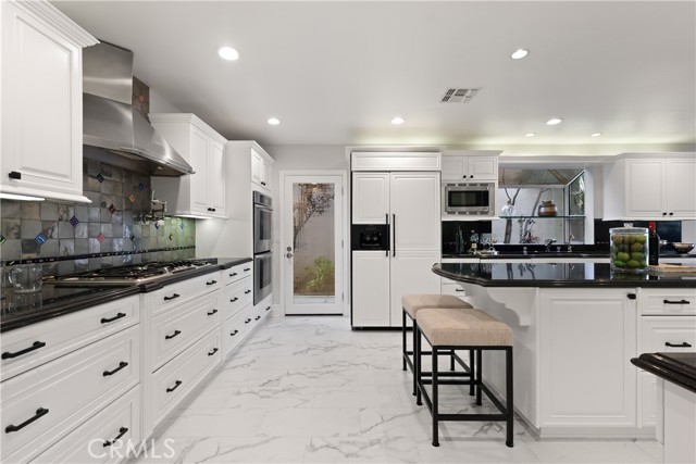 2567 Oakshore Drive, Westlake Village CA: https://media.crmls.org/medias/d142bb16-9383-4212-8375-87b8e1097f11.jpg