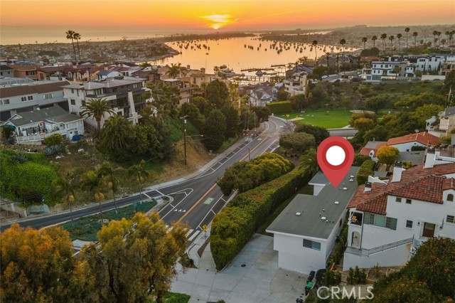 2516 Bayside Drive, Corona del Mar CA: https://media.crmls.org/medias/d1439058-63ea-4d15-9648-3fdcac884d0d.jpg