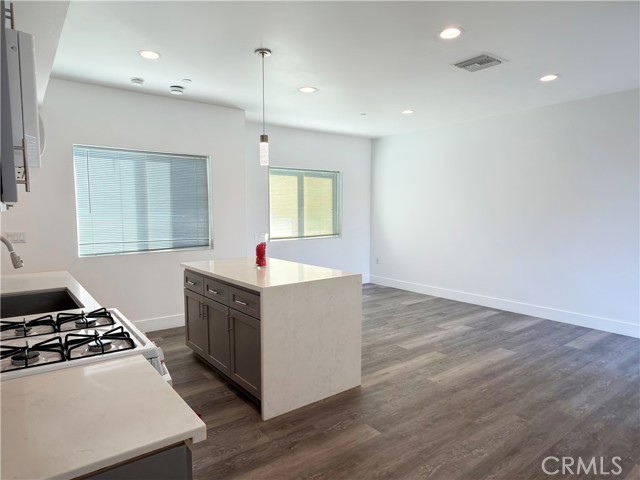 Detail Gallery Image 3 of 17 For 1491 Atlantic Ave, Long Beach,  CA 90813 - 2 Beds | 2 Baths