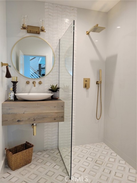 Main floor bathroom with shower