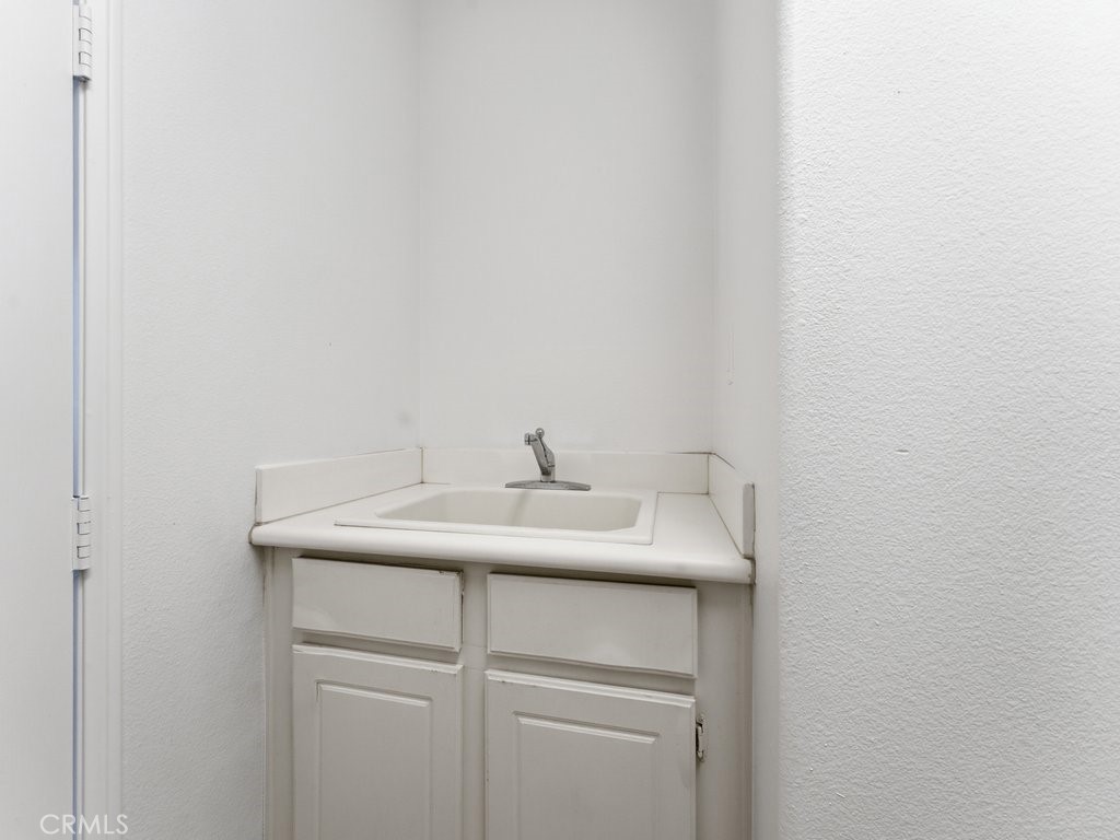 https://media.crmls.org/medias/d147c81f-2fd2-420e-9de4-5ff96df6205a.jpg?preset=X-Large