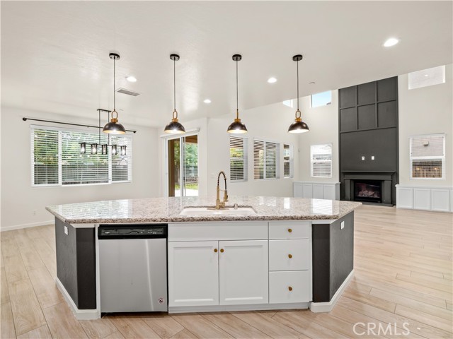 Detail Gallery Image 7 of 37 For 1040 San Marino, Clovis,  CA 93619 - 4 Beds | 3 Baths