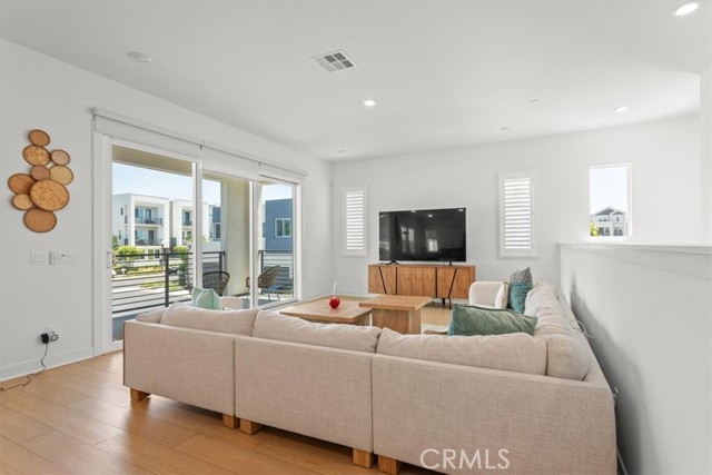 352 Merit, Irvine CA: https://media.crmls.org/medias/d148a2eb-0c8a-4530-a608-bd500569c834.jpg