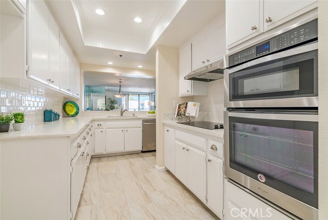 520 The Village, Redondo Beach, California 90277, 2 Bedrooms Bedrooms, ,2 BathroomsBathrooms,Residential,Sold,The Village,SB17117479