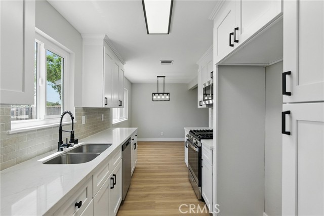 Detail Gallery Image 12 of 32 For 5105 Acacia Ave, San Bernardino,  CA 92407 - 3 Beds | 2 Baths