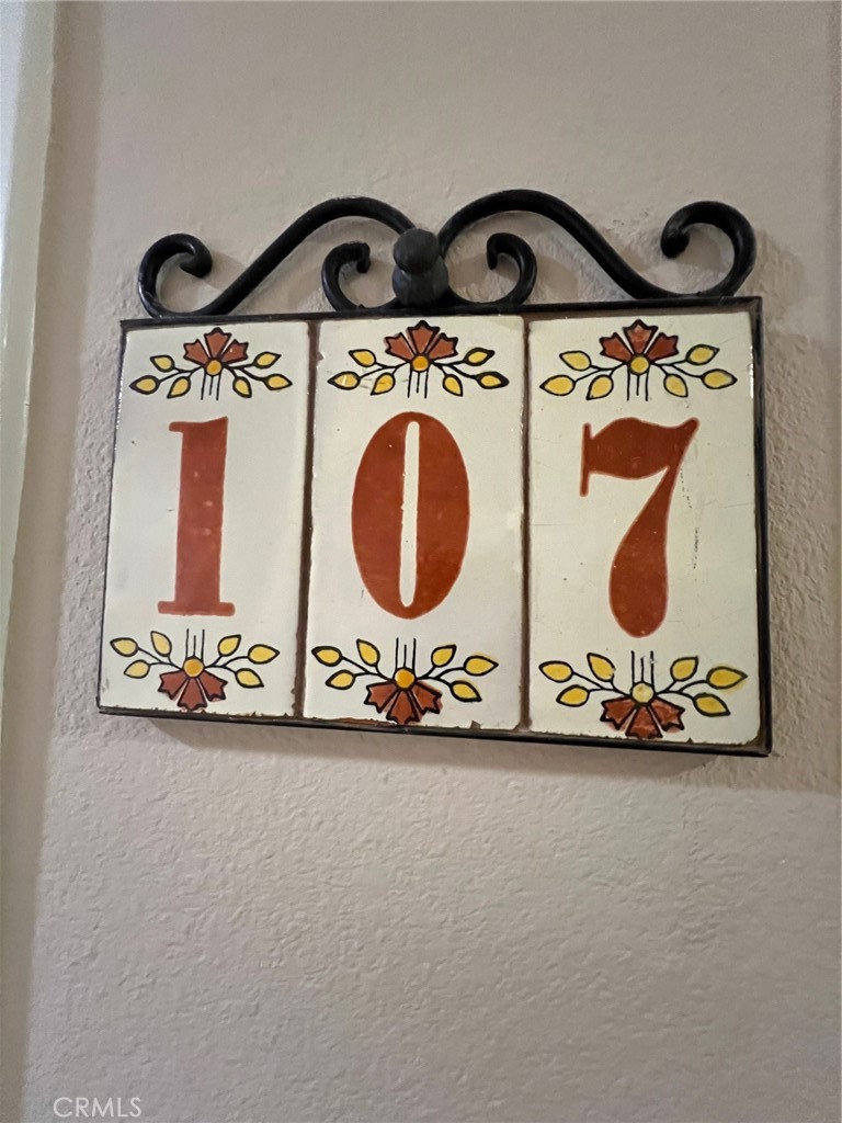 https://media.crmls.org/medias/d149aa45-05e8-4a45-9474-bc963acef36a.jpg?preset=X-Large