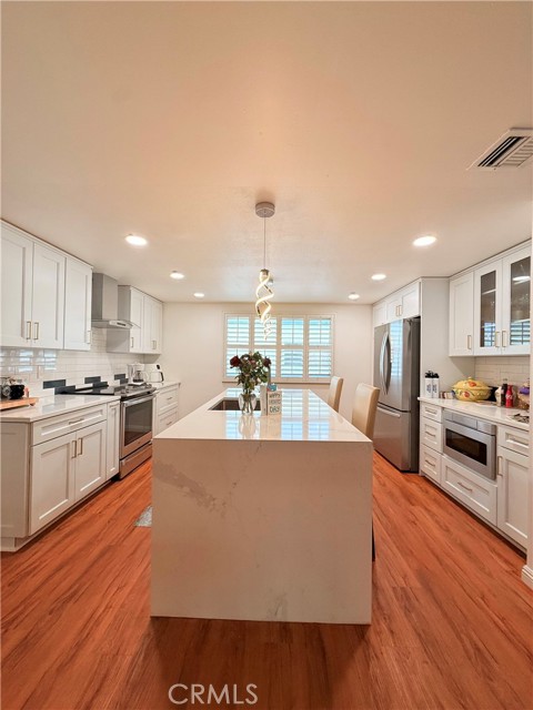 13232 Fiji Way, Marina del Rey CA: https://media.crmls.org/medias/d14c407c-08be-4487-b94f-9cce14100395.jpg