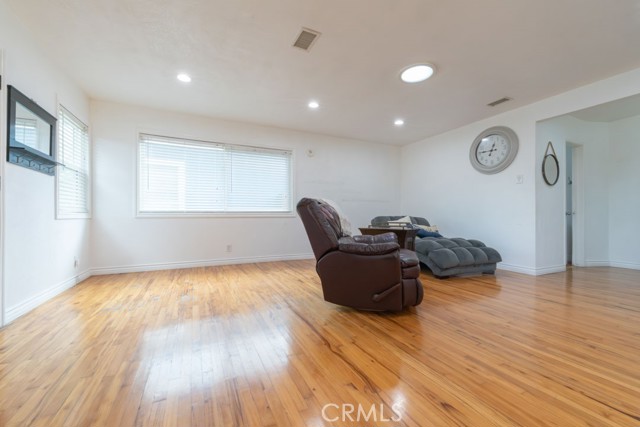 Detail Gallery Image 10 of 41 For 1656 E 63rd, Long Beach,  CA 90805 - 3 Beds | 2 Baths