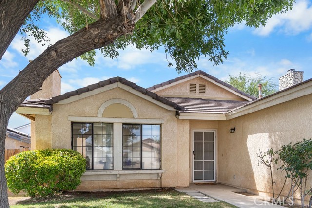 Detail Gallery Image 4 of 58 For 13621 Sandstone Dr, Victorville,  CA 92392 - 3 Beds | 2 Baths