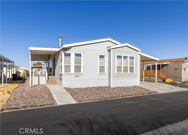 Detail Gallery Image 2 of 35 For 2107 Colleen Dr, Rosamond,  CA 93560 - 3 Beds | 2 Baths