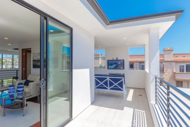 521 Gertruda, Redondo Beach, California 90277, 3 Bedrooms Bedrooms, ,3 BathroomsBathrooms,Residential,Sold,Gertruda,PV17159971