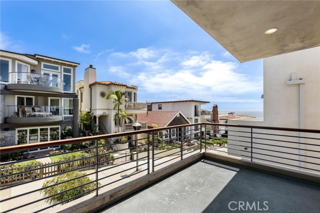 129 20th Street, Manhattan Beach CA: https://media.crmls.org/medias/d1507bf1-93b3-4bd9-b57a-7765d021d196.jpg