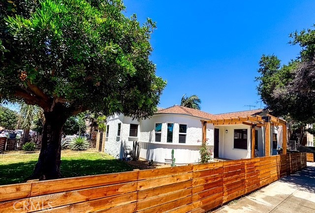 489 W Hill Street, Long Beach CA: https://media.crmls.org/medias/d151aac2-73b9-4c97-9a8e-87dd05480194.jpg