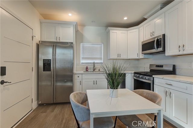 Detail Gallery Image 16 of 18 For 1364 S Ridgeley, Los Angeles,  CA 90019 - 3 Beds | 4 Baths