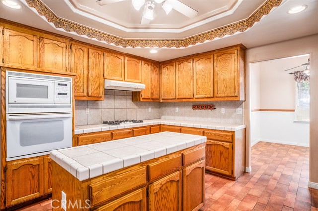 3400 Medallion Rose Avenue, Bakersfield CA: https://media.crmls.org/medias/d15224c5-0bef-4635-a84c-c774e101f85e.jpg