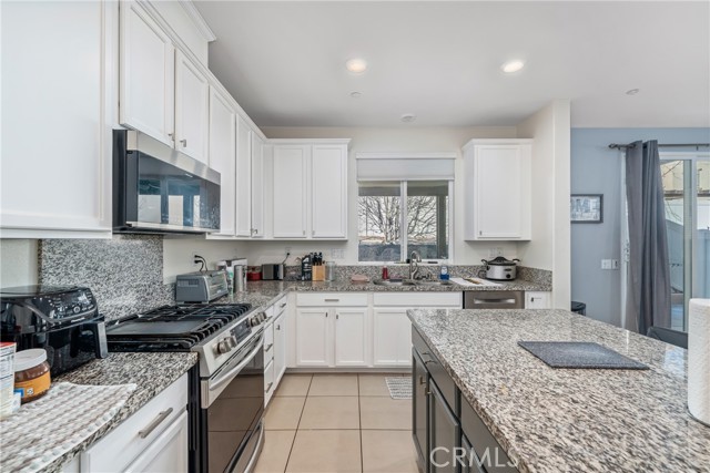 Detail Gallery Image 13 of 46 For 3681 Bilberry, San Bernardino,  CA 92407 - 4 Beds | 3 Baths