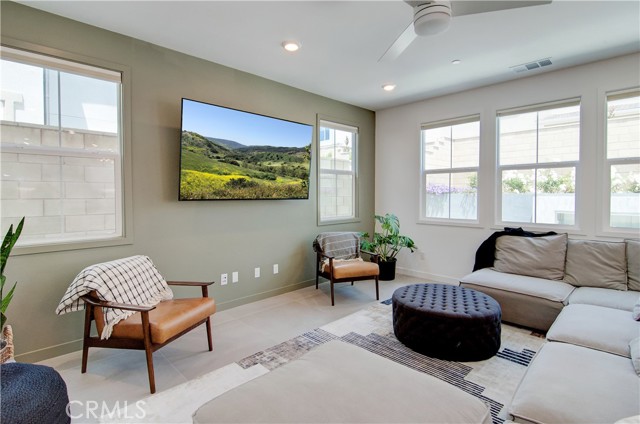 Detail Gallery Image 9 of 38 For 25987 Meadow Dr, San Juan Capistrano,  CA 92675 - 4 Beds | 4 Baths