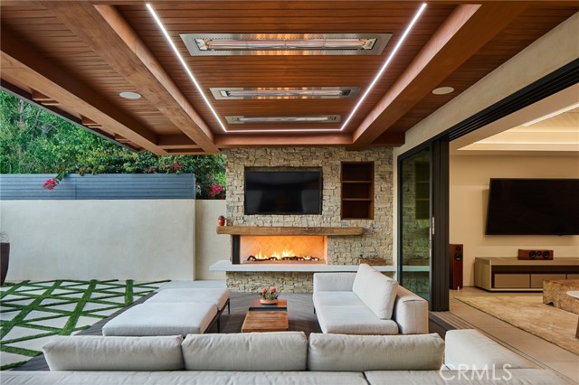 Detail Gallery Image 44 of 61 For 1112 Park St, Huntington Beach,  CA 92648 - 6 Beds | 6/2 Baths