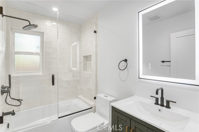 Detail Gallery Image 28 of 31 For 8666 Keokuk, Winnetka,  CA 91306 - 4 Beds | 2 Baths