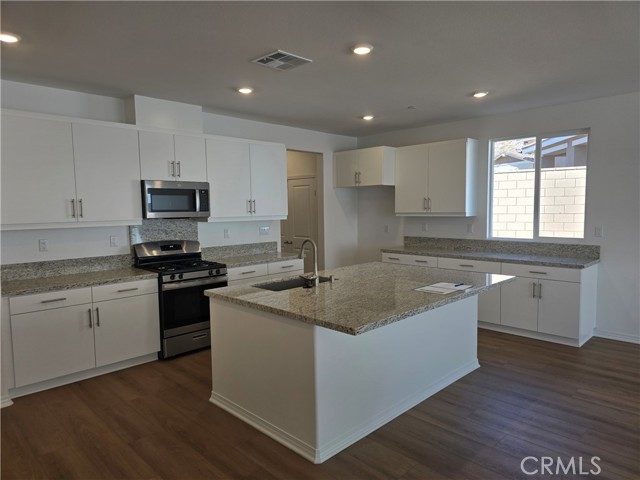 Detail Gallery Image 3 of 4 For 30287 Chamonix Cir, Menifee,  CA 92585 - 4 Beds | 2 Baths