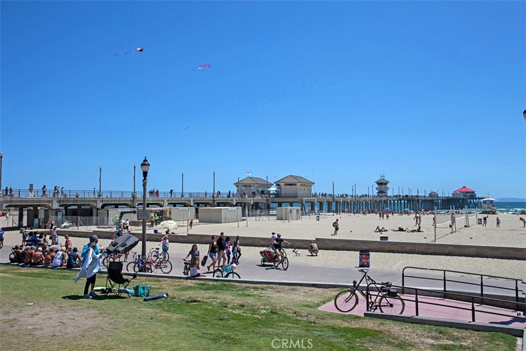 https://media.crmls.org/medias/d154ec92-2695-4ed3-acfd-ca161b11b3e0.jpg?preset=X-Large