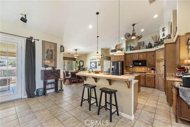 8328 Chateau Road, Phelan CA: https://media.crmls.org/medias/d1551c26-7fec-43ae-82e0-40aed8bed2b3.jpg