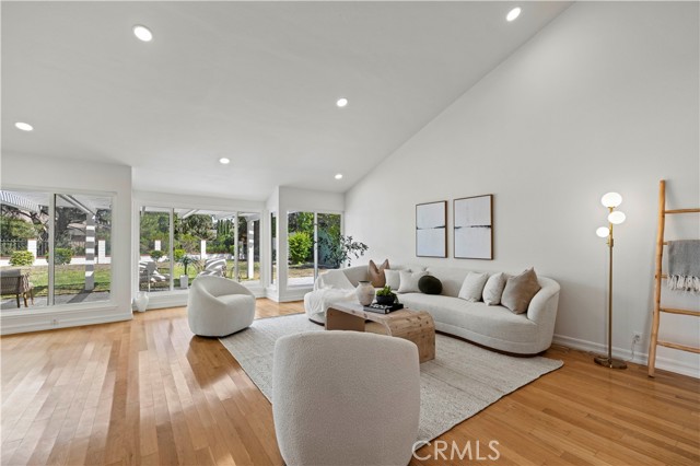 11730 Preston Trails Avenue, Porter Ranch CA: https://media.crmls.org/medias/d155dac8-f258-484e-bebd-974bf4427393.jpg