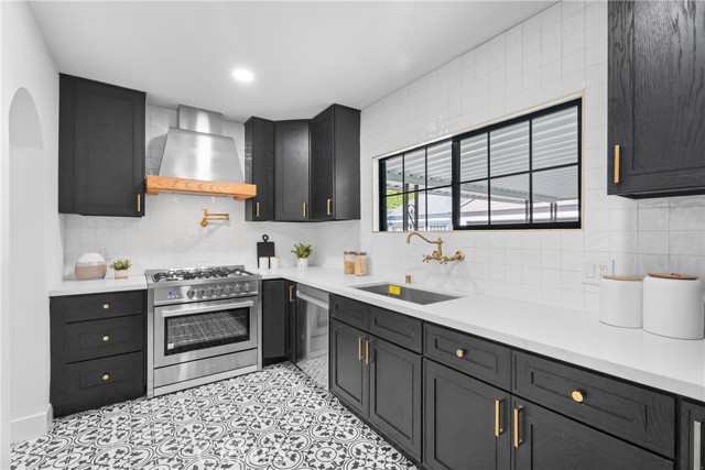 Detail Gallery Image 5 of 35 For 2327 Bonnie Brae, Santa Ana,  CA 92706 - 4 Beds | 2 Baths