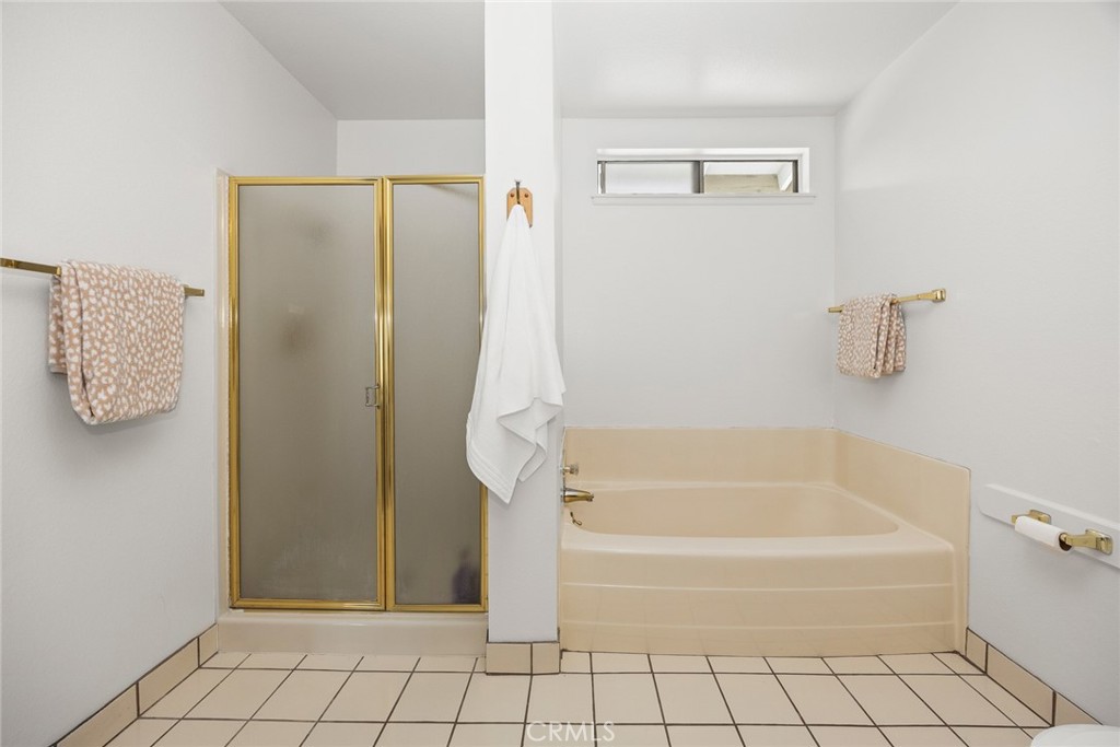 https://media.crmls.org/medias/d1575203-2776-4afb-bc24-5d39b9dd1b2c.jpg?preset=X-Large