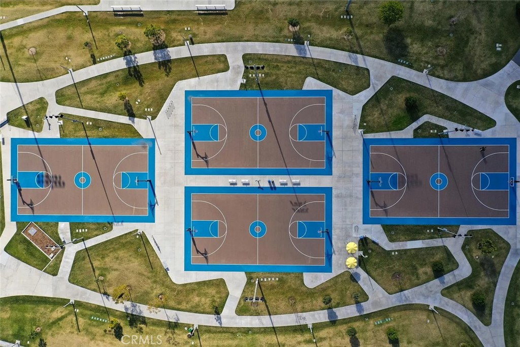 https://media.crmls.org/medias/d1579fa2-ca14-40df-8a5e-204fa5edb75d.jpg?preset=X-Large