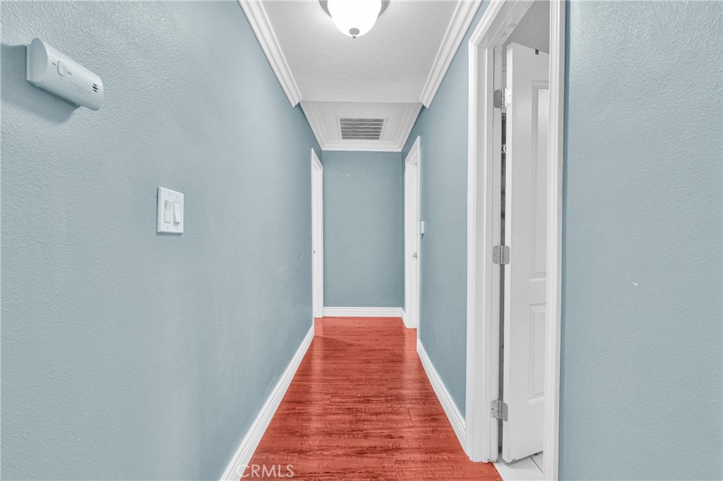 https://media.crmls.org/medias/d157cd7d-4419-4986-acd5-5e6ea610a616.jpg?preset=X-Large