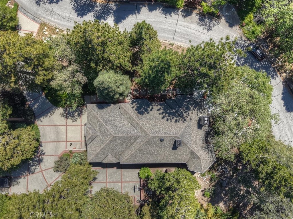 https://media.crmls.org/medias/d1581be0-ca82-4f07-9834-218b26afde3d.jpg?preset=X-Large