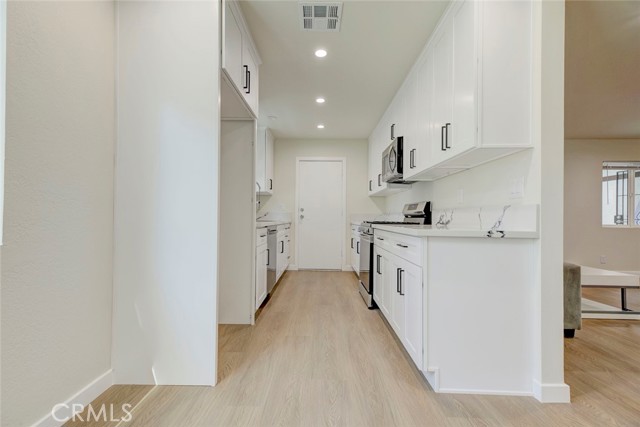 Detail Gallery Image 8 of 26 For 7710 Wentworth St, Tujunga,  CA 91042 - 4 Beds | 2 Baths