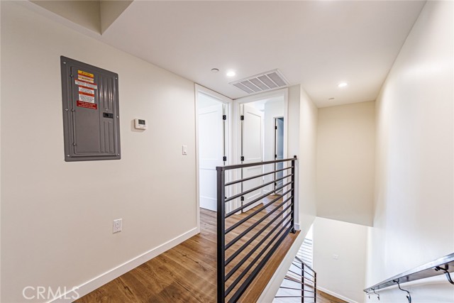 Detail Gallery Image 17 of 29 For 1859 Crenshaw Bld, Los Angeles,  CA 90019 - 4 Beds | 3 Baths