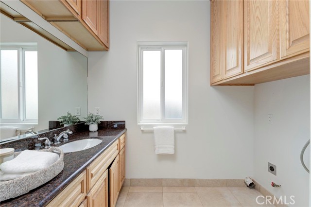 Laundry room/bathroom